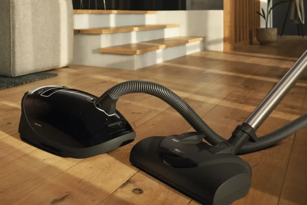 Miele Canister Vacuum Cleaners With Bag>Complete C3 Kona PowerLine - SGFE0