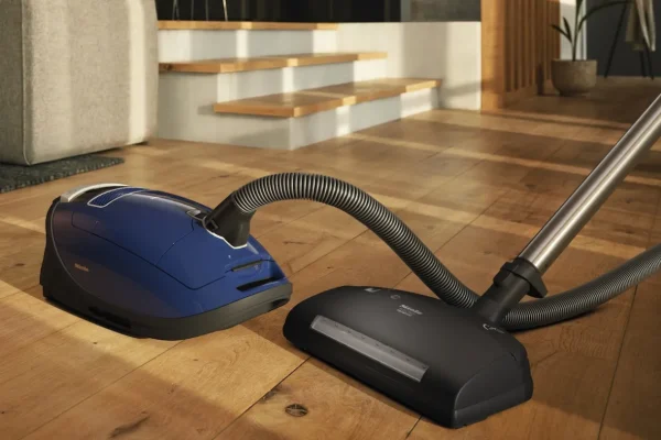 Miele Canister Vacuum Cleaners With Bag>Complete C3 Marin PowerLine - SGJE0