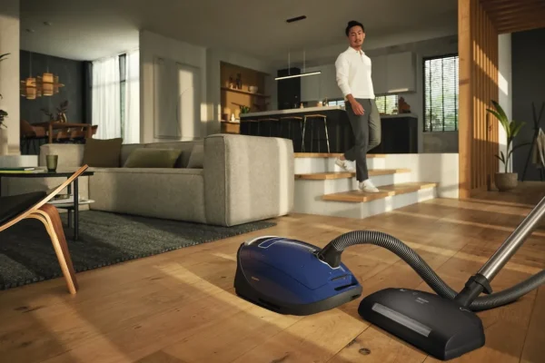 Miele Canister Vacuum Cleaners With Bag>Complete C3 Marin PowerLine - SGJE0